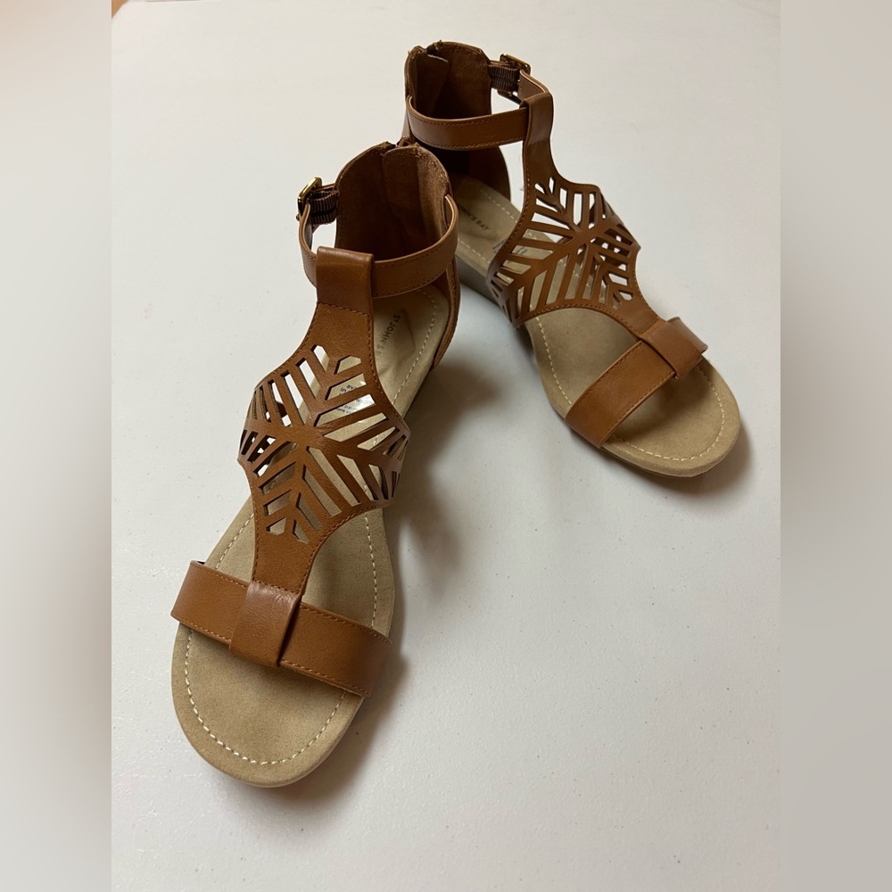 St. John's Bay Women’s Size 9 Tan Cut Out Sandals